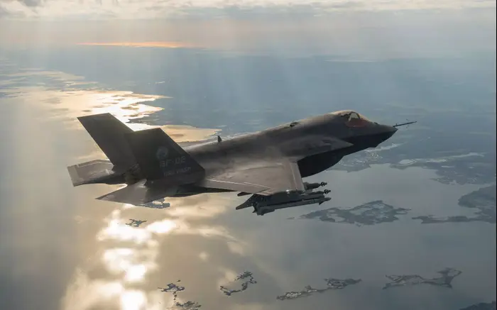 מטוס אף-35 (אתר רשמי , לוקהיד מרטין) מטוס אף-35 (אתר רשמי , לוקהיד מרטין)
