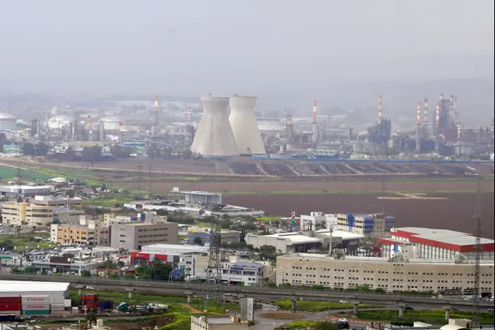 בתי הזיקוק בחיפה (ערן גילווארג) בתי הזיקוק בחיפה (ערן גילווארג)