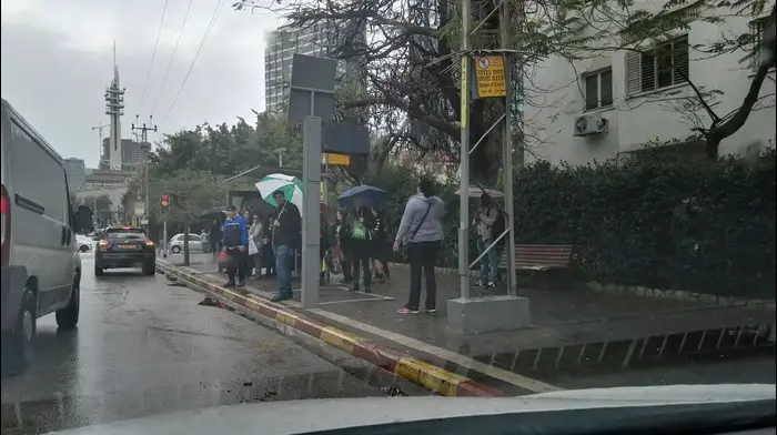 מזג אוויר גשום היום בתל אביב (מערכת וואלה! NEWS , צילום: אבי אשכנזי, באמצעות סמארטפון של וואווי Huawei) מזג אוויר גשום היום בתל אביב (מערכת וואלה! NEWS , צילום: אבי אשכנזי, באמצעות סמארטפון של וואווי Huawei)