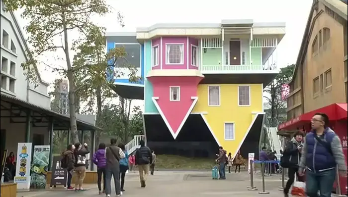 בית הפוך בטייוואן (רויטרס) בית הפוך בטייוואן (רויטרס)
