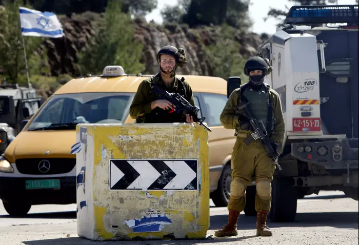 זירת הפיגוע בצומת גוש עציון. פברואר 2016 (AP) זירת הפיגוע בצומת גוש עציון. פברואר 2016 (AP)