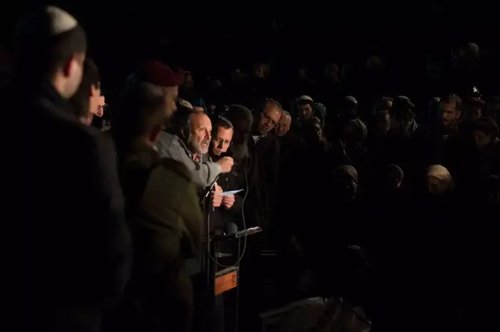 הלווית אליאב גלמן, שנהרג בפיגוע בצומת גוש עציון. בית העלמין כפר עציון. פברואר 2016 (יואב דודקביץ') הלווית אליאב גלמן, שנהרג בפיגוע בצומת גוש עציון. בית העלמין כפר עציון. פברואר 2016 (יואב דודקביץ')