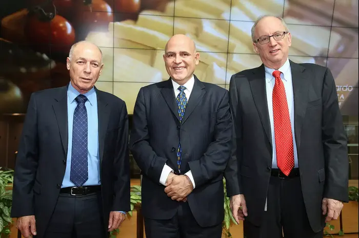 יוסי ביינארט, פתאל, ואמנון נויבך (יח"צ , קובי קנטור) יוסי ביינארט, פתאל, ואמנון נויבך (יח"צ , קובי קנטור)