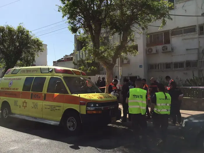 שריפה פרצה בדירה באשדוד. 7 במרץ 2016 (לירון מולדובן ) שריפה פרצה בדירה באשדוד. 7 במרץ 2016 (לירון מולדובן )