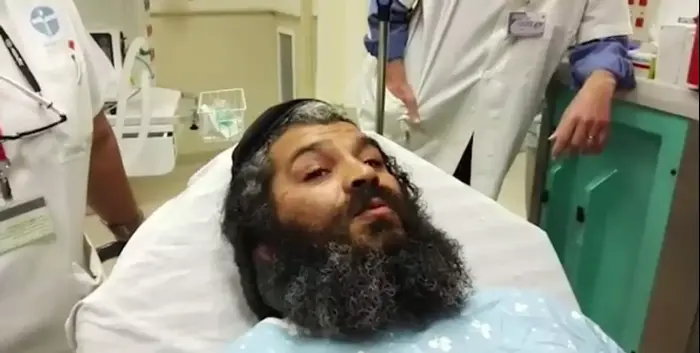 יונתן עזריהאב, פצוע מפיגוע הדקירה בפתח תקווה. 8 במרץ 2016 (צילום מסך) יונתן עזריהאב, פצוע מפיגוע הדקירה בפתח תקווה. 8 במרץ 2016 (צילום מסך)