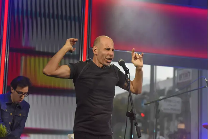 רוקפור בהופעה בוואלה (ראובן קסטרו)