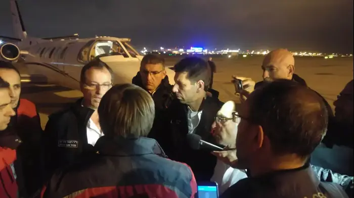 משלחת מד"א נחתה באיסטנבול במטרה לסייע לפצועים בפיגוע. מרץ 2016 (מד"א) משלחת מד"א נחתה באיסטנבול במטרה לסייע לפצועים בפיגוע. מרץ 2016 (מד"א)