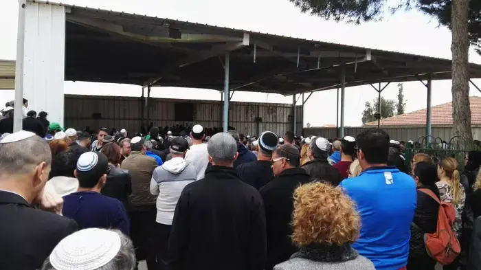 הלווית שמחה דמרי, בית העלמין בדימונה. 21 במרץ 2016 (יניר יגנה ) הלווית שמחה דמרי, בית העלמין בדימונה. 21 במרץ 2016 (יניר יגנה )