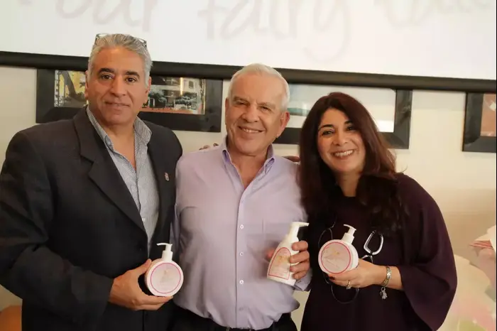 אושרה קורן , אלי פישר, ודני בר-און (יח"צ , - אפי דן) אושרה קורן , אלי פישר, ודני בר-און (יח"צ , - אפי דן)