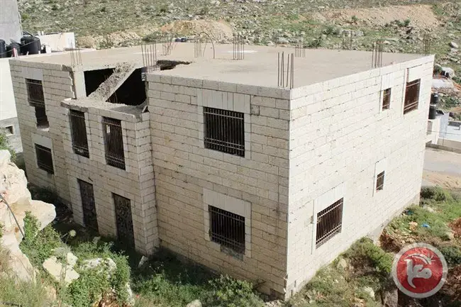 בניית בית למשפחת המחבל מוהנד חלבי שרצח את אהרן בנט ונחמיה לביא. כפר אבו קש. אפריל 2016 (אתר רשמי , פייסבוק) בניית בית למשפחת המחבל מוהנד חלבי שרצח את אהרן בנט ונחמיה לביא. כפר אבו קש. אפריל 2016 (אתר רשמי , פייסבוק)