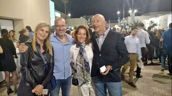 אמיר פושינסקי, קרן נהרי, תמיר גילת, דפנה פושינסקי (יח"צ , רונית מטיאס) אמיר פושינסקי, קרן נהרי, תמיר גילת, דפנה פושינסקי (יח"צ , רונית מטיאס)