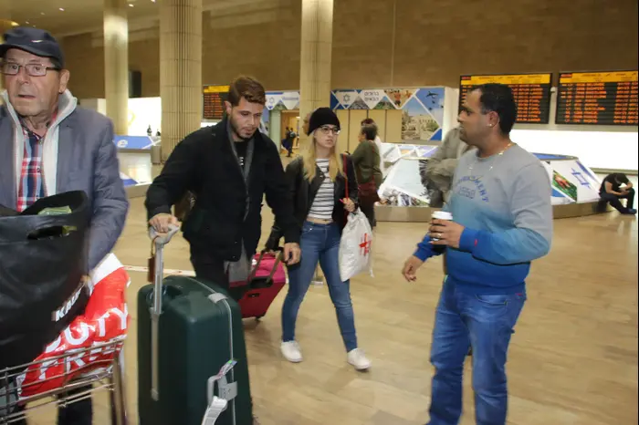 שי חי + תניה גרבר (ניר פקין) שי חי + תניה גרבר (ניר פקין)