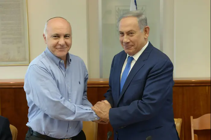 ראש הממשלה בנימין נתניהו בטקס פרידה מראש השב"כ היוצא יורם כהן. מאי 2016 (לשכת העיתונות הממשלתית , עמוס בן גרשום) ראש הממשלה בנימין נתניהו בטקס פרידה מראש השב"כ היוצא יורם כהן. מאי 2016 (לשכת העיתונות הממשלתית , עמוס בן גרשום)