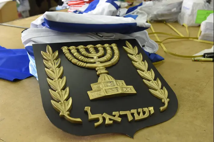 מפעל לדגלים "מרום", כפר סבא. מאי 2016 (ראובן קסטרו)