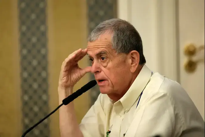 חתן פרס נובל לכימיה אהרון צ'חנובר בביקור בקוריאה הצפונית 7 מאי 2016 (רויטרס) חתן פרס נובל לכימיה אהרון צ'חנובר בביקור בקוריאה הצפונית 7 מאי 2016 (רויטרס)