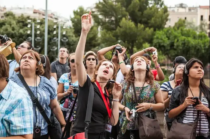 טיול מאורגן (ShutterStock)