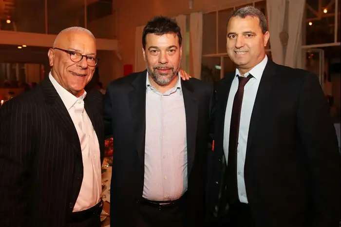 אלי אליעזרא, דריו וורטהיין, דוד אפרתי (יח"צ , איציק בירן) אלי אליעזרא, דריו וורטהיין, דוד אפרתי (יח"צ , איציק בירן)