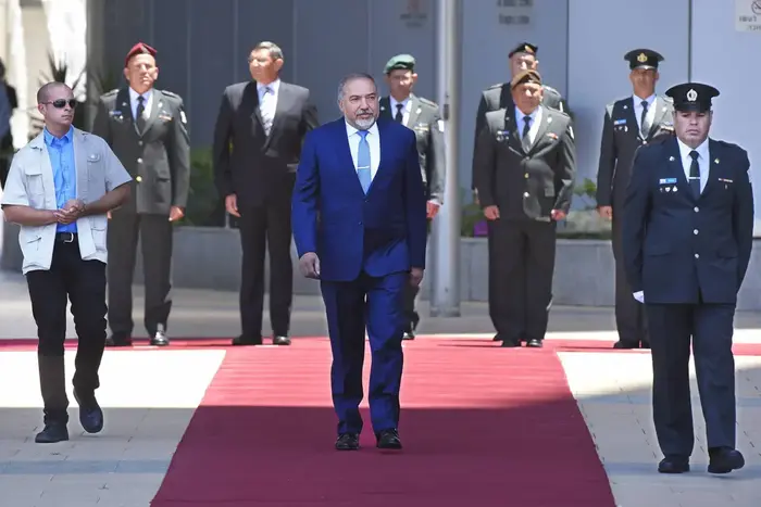 טקס חילופי שרים במשהב"ט הקרייה תל אביב, אביגדור ליברמן נכנס לתפקידו (ראובן קסטרו) טקס חילופי שרים במשהב"ט הקרייה תל אביב, אביגדור ליברמן נכנס לתפקידו (ראובן קסטרו)