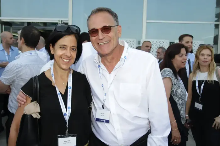 חגי הלר ותמר יסעור (יח"צ , רפי דלויה) חגי הלר ותמר יסעור (יח"צ , רפי דלויה)