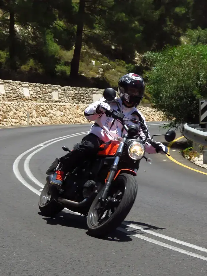 מבחן אופנועי 400 סמ"ק דוקאטי סקרמבלר Sixty2 (קובי ליאני) מבחן אופנועי 400 סמ"ק דוקאטי סקרמבלר Sixty2 (קובי ליאני)
