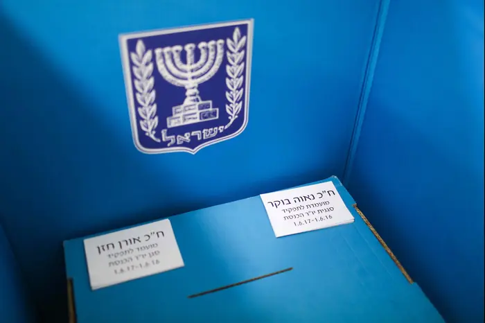 קלפי הצבעה לתפקיד יו"ר הכנסת. 13 ביוני 2016 (נועם מושקוביץ) קלפי הצבעה לתפקיד יו"ר הכנסת. 13 ביוני 2016 (נועם מושקוביץ)