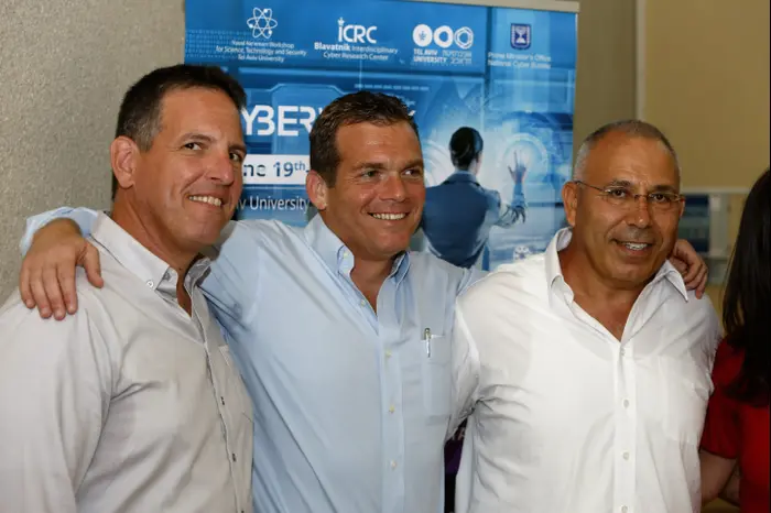 פנחס בוכריס, נדב צפריר ושגיא בר (יח"צ) פנחס בוכריס, נדב צפריר ושגיא בר (יח"צ)
