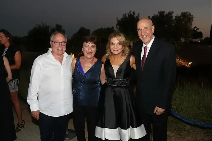 שלמה נוי ורד גרינבוים אילנה ויאיר המבורגר (יח"צ , אביב חופי) שלמה נוי ורד גרינבוים אילנה ויאיר המבורגר (יח"צ , אביב חופי)