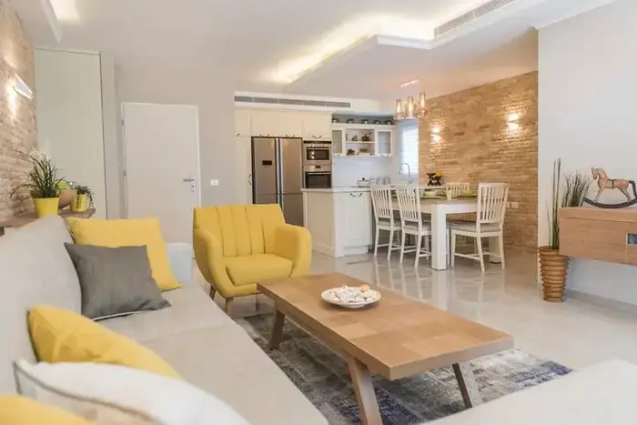 דירה לדוגמה בטירת הכרמל (בנין ודיור , גלעד רדט)
