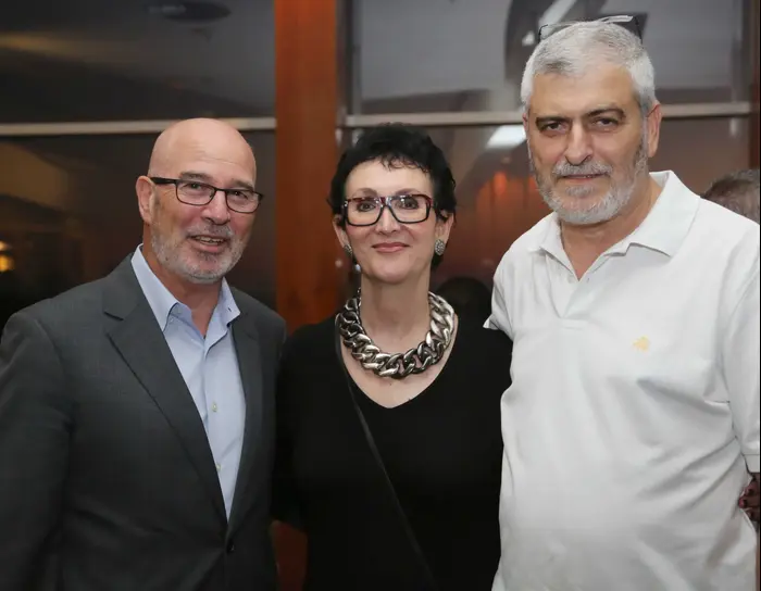 דב קוטלר אירית בטאט ורפי בארי (יח"צ , סיון פרג') דב קוטלר אירית בטאט ורפי בארי (יח"צ , סיון פרג')
