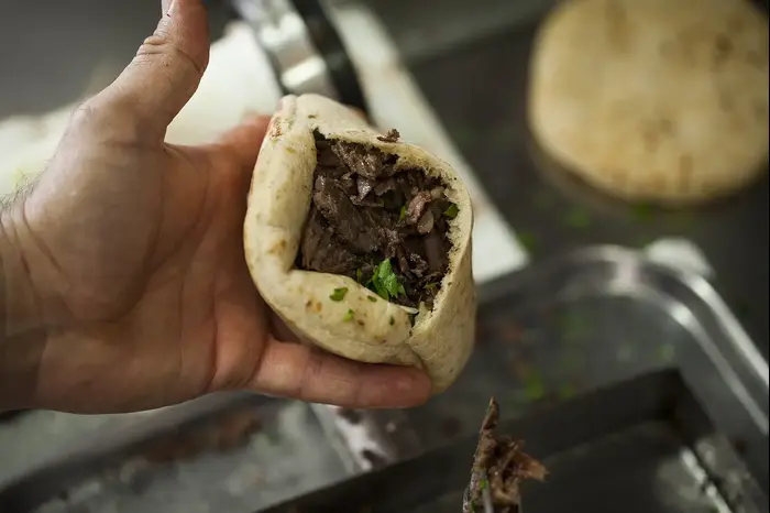 שווארמה אמיל, שוק ואדי ניסנאס (יח"צ , אפיק גבאי) שווארמה אמיל, שוק ואדי ניסנאס (יח"צ , אפיק גבאי)
