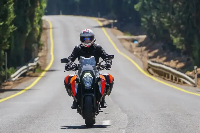 מבחן אופנוע ק.ט.מ סופר דיוק 1290 GT. יולי 2016 (ערן גילווארג) מבחן אופנוע ק.ט.מ סופר דיוק 1290 GT. יולי 2016 (ערן גילווארג)