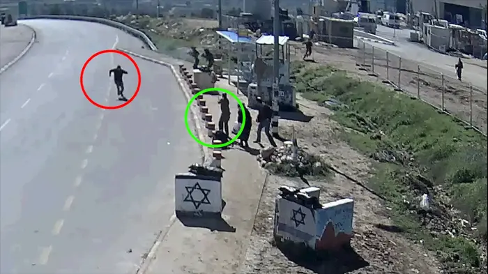 אליאב גלמן נורה למוות על ידי כוח צה"ל בזמן שניסה לנטרל מחבל בצומת גוש עציון (מערכת וואלה! NEWS) אליאב גלמן נורה למוות על ידי כוח צה"ל בזמן שניסה לנטרל מחבל בצומת גוש עציון (מערכת וואלה! NEWS)