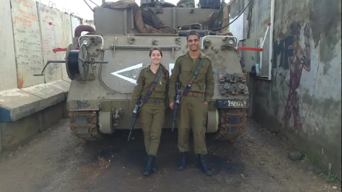 סמל דור חלפון וסמל סיון שמא מחיל התותחנים (דובר צה"ל) סמל דור חלפון וסמל סיון שמא מחיל התותחנים (דובר צה"ל)