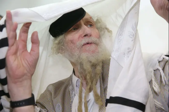 הרב אליעזר ברלנד, דיון בערעור בנוגע להמשך מעצרו. בית המשפט המחוזי ירושלים. 1 באוגוסט 2016 (תצפית TPS , הלל מאיר) הרב אליעזר ברלנד, דיון בערעור בנוגע להמשך מעצרו. בית המשפט המחוזי ירושלים. 1 באוגוסט 2016 (תצפית TPS , הלל מאיר)