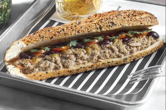 כריך טונה של הקסטל (יח"צ , אנטולי מיכאלו)