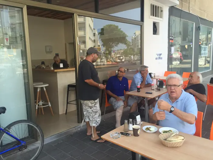 חומוס בפנינת תימן (קובי רובין) חומוס בפנינת תימן (קובי רובין)
