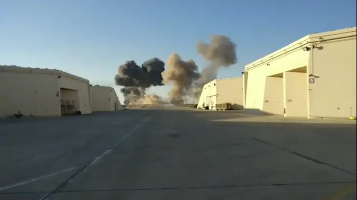 ראשוני: מטוס התרסק בבסיס רמון בדרום (אתר רשמי) ראשוני: מטוס התרסק בבסיס רמון בדרום (אתר רשמי)