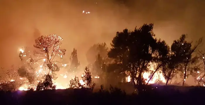 שריפה באזוטר ההתנחלות טלמון שבבנימין, 24 בנובמבר 2016 (תצפית TPS) שריפה באזוטר ההתנחלות טלמון שבבנימין, 24 בנובמבר 2016 (תצפית TPS)