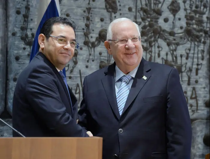 נשיא המדינה ראובן ריבלין ונשיא גואטמלה ג'ימי מוראלס. 28 בנובמבר 2016 (לשכת העיתונות הממשלתית , מארק ניימן) נשיא המדינה ראובן ריבלין ונשיא גואטמלה ג'ימי מוראלס. 28 בנובמבר 2016 (לשכת העיתונות הממשלתית , מארק ניימן)