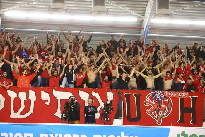 אוהדי הפועל תל אביב (לירון מולדובן ) אוהדי הפועל תל אביב (לירון מולדובן )