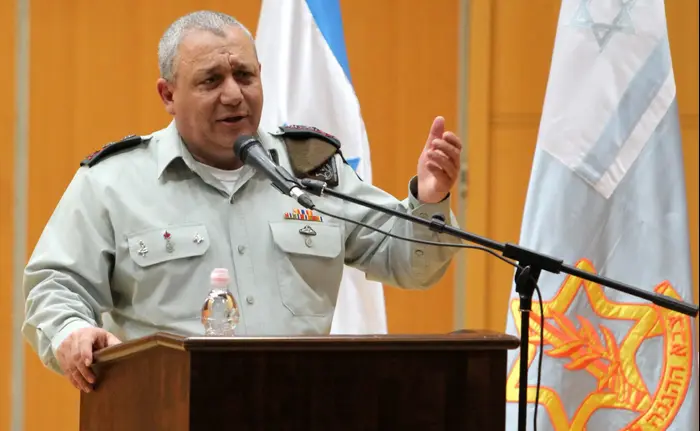 הרמטכ"ל רא"ל גדי איזנקוט בביקורו בבית ספר בעכו, 13 בדצמבר 2016 (אדריאן הרבשטיין)