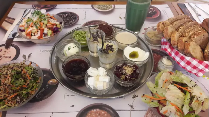 ארוחת בוקר קפה לואיז בבנימינה (מערכת וואלה! NEWS , זיו ריינשטיין)