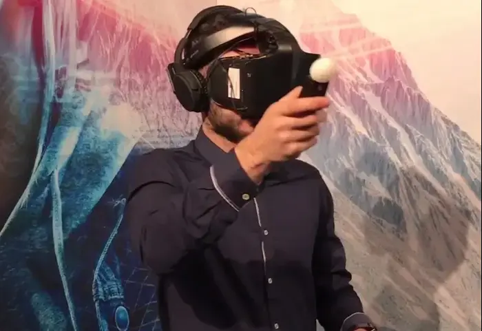 ניסינו את קסדת המציאות המשולבת של אינטל (מערכת וואלה! NEWS , וואלה! TECH) ניסינו את קסדת המציאות המשולבת של אינטל (מערכת וואלה! NEWS , וואלה! TECH)