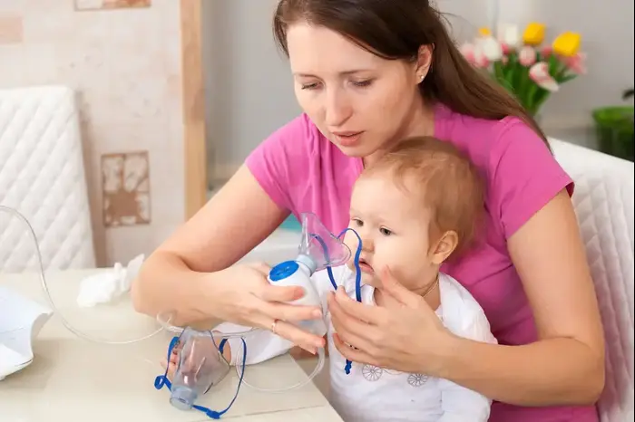 טיפול אינהלציה לתינוק (ShutterStock)