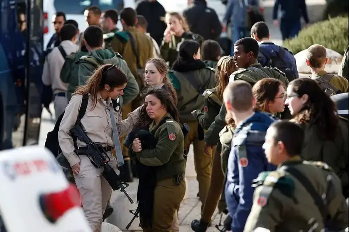 חיילות בזירת פיגוע הדריסה בשכונת ארמון הנציב בירושלים, 8 בינואר 2017 (מערכת וואלה! NEWS) חיילות בזירת פיגוע הדריסה בשכונת ארמון הנציב בירושלים, 8 בינואר 2017 (מערכת וואלה! NEWS)