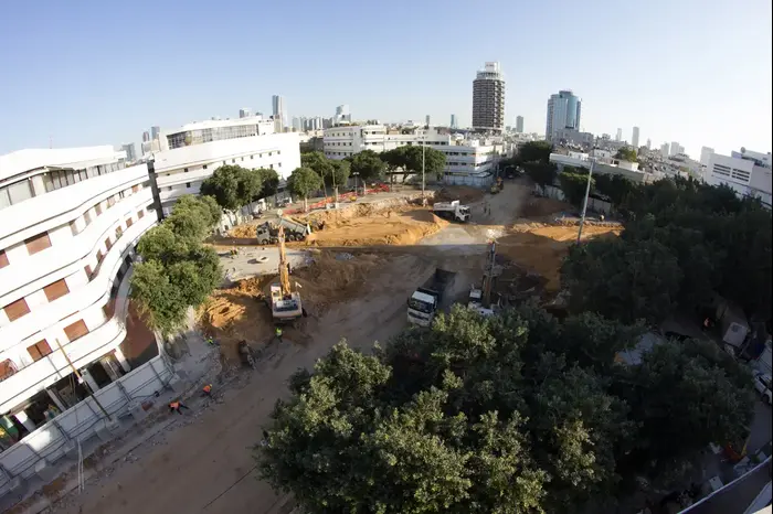 עבודות הבנייה לפירוק כיכר דיזינגוף בתל אביב, 11 בינואר 2017 (אבי כהן) עבודות הבנייה לפירוק כיכר דיזינגוף בתל אביב, 11 בינואר 2017 (אבי כהן)