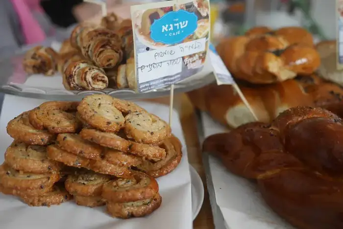 שרגא קפה מארח את הקונדיטורית נעמה גאון (יח"צ , נעמה גאון) שרגא קפה מארח את הקונדיטורית נעמה גאון (יח"צ , נעמה גאון)