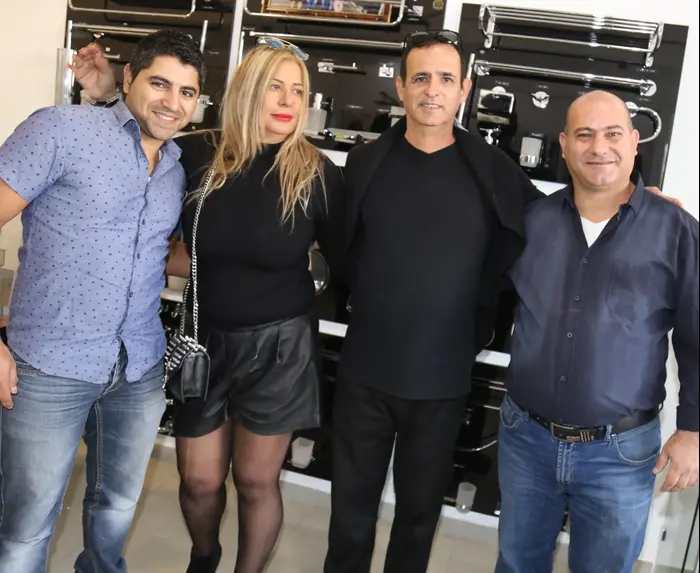 כוכב פרי, שמוליק ספן (מערכת וואלה! NEWS , סמי טהרני) כוכב פרי, שמוליק ספן (מערכת וואלה! NEWS , סמי טהרני)