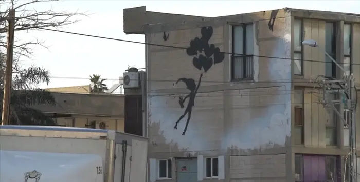 ציור גרפיטי על בניין גבוה (יותם רונן) ציור גרפיטי על בניין גבוה (יותם רונן)
