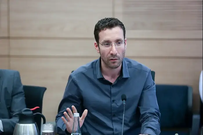איציק שמולי בוועדת העבודה, הרווחה והבריאות בדיון בקשיי המחלימים ממחלות קשות, כנסת. ינואר 2017 (נועם מושקוביץ) איציק שמולי בוועדת העבודה, הרווחה והבריאות בדיון בקשיי המחלימים ממחלות קשות, כנסת. ינואר 2017 (נועם מושקוביץ)